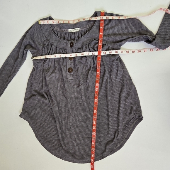 Free People Must Have Henley Gray Waffle Thermal Top Size XS Long Sleeve Light - Picture 10 of 11